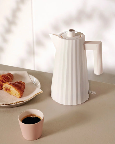 Plissé Kettle Black 170 cl - ALESSI