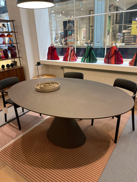 Clay Oval dining Table 180 x 120 cm - DESALTO