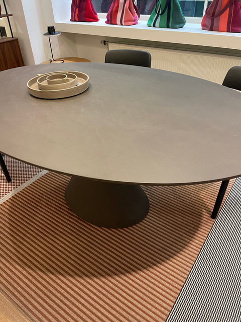 Clay Oval dining Table 180 x 120 cm - DESALTO