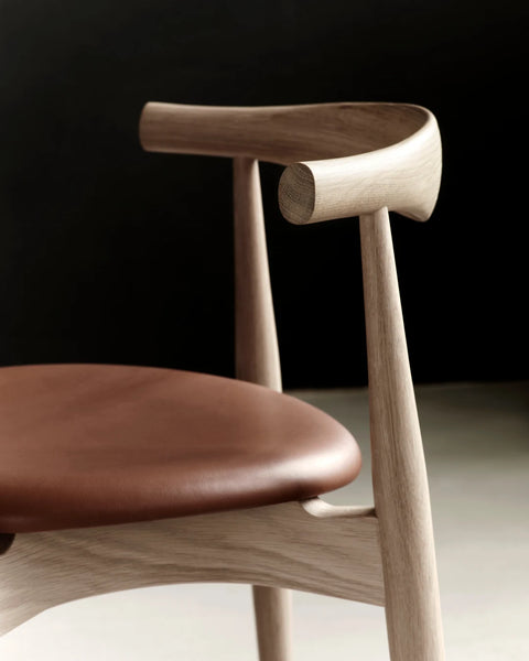 CH20 Elbow Chair Oak Oil - CARL HANSEN